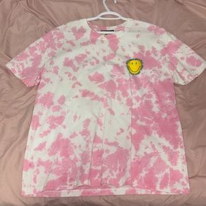 cute shirt tie dye and never worn with a cute print on the front and back.